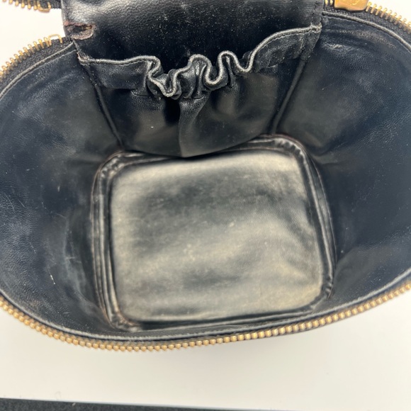 CHANEL Bicolore CC Logo Lambskin Cosmetics Vanity Bag. - Picture 12 of 13